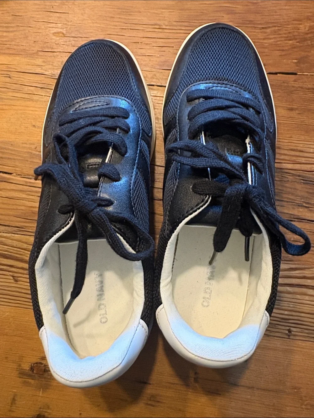 Old Navy Black and White Women's Sneakers